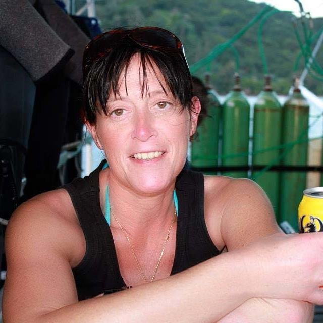 Passionate about diving, the ocean and most of all sharks   #SaveSharks
