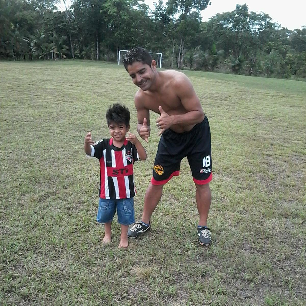 gosto muito de um futebol pra relaxar e uma baladinha a dois ou com os parças