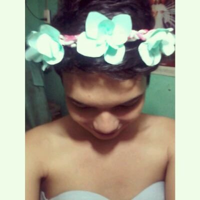 Girl Wonder. Half filipino, half filipino. Christian. Fashion. Aspiring model/designer.