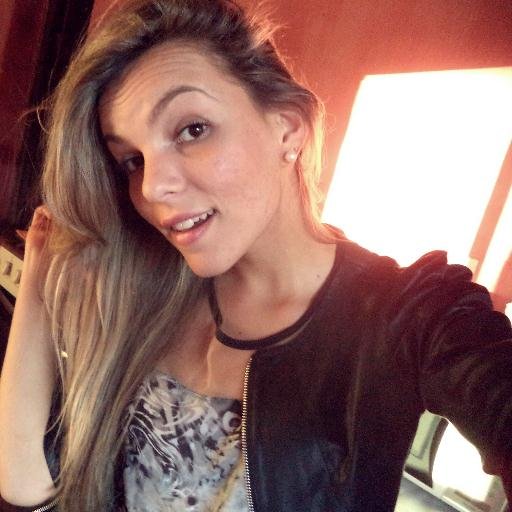 Que eu amo a sua voz, seu sorriso me alucina, isso surgiu sem querer ♪♫
#Fly
