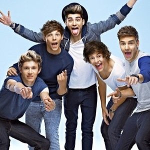I'm a Directioner, Swiftie, DemiLover, a Grande... I also love 5SOS, The Vamps, Austin Mahone and Camron... follow me if you like them too!!! I'll follow u 2!