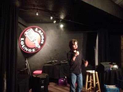 Stand up comedian with cerebral palsy. Gimpin it down 1 day at a time.