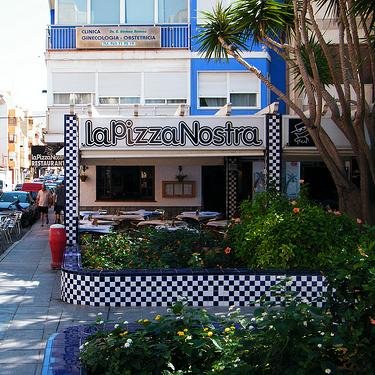 Restaurante La Pizza Nostra torrevieja
 Plaza castelar N○ 6
 teléfono 965710033