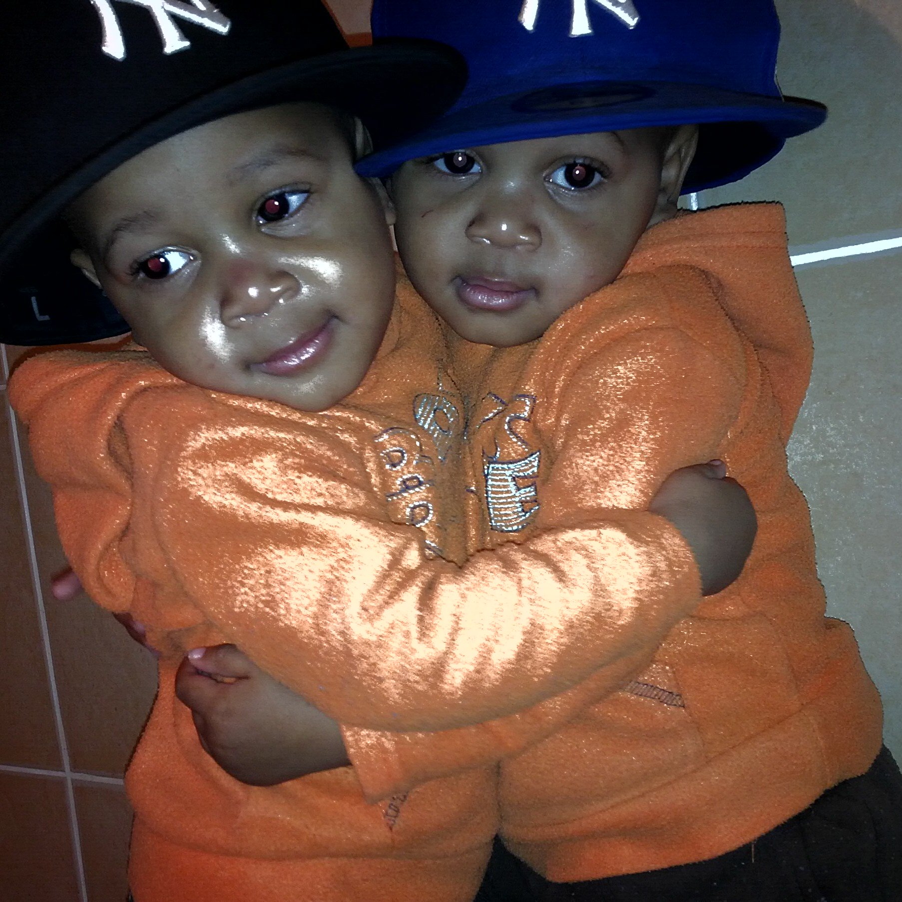 Genius_Twins's profile picture. TeamFollowBack ....