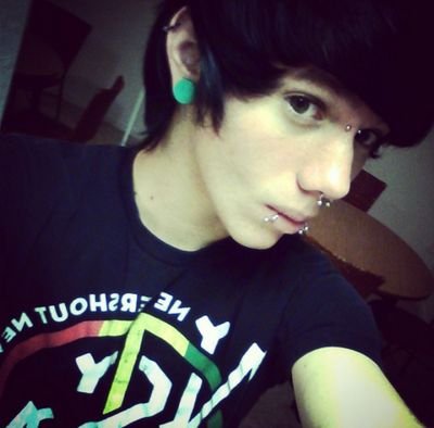 im kyler oWo im single.. and yesh im gay