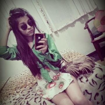 blogueira,tenho uma conta no youtube,gosto de moda e beleza e etc................................