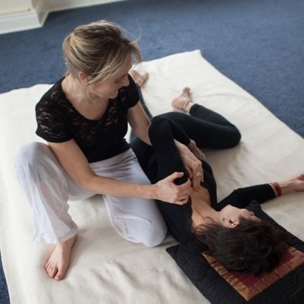 Thai massage therapist and teacher. Therapeutic & intuitive massage treatments, informative&dynamic trainings, work-shops & retreats in Devon Europe&beyond!