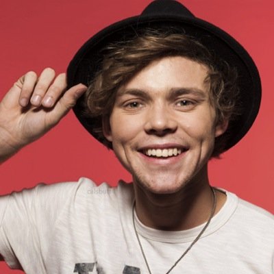 FREE FOLLOW , FOLLOW @cliffordkingdxm BC I FOLLOW BACK ON THAT ACCOUNT TOO,ILY X