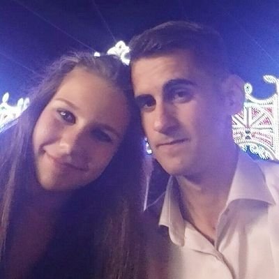 De lo que veas creete la mitad, de lo que te cuenten no te creas nada.   En algún sitio por Sevilla con Jose Ángel Chimeno♥