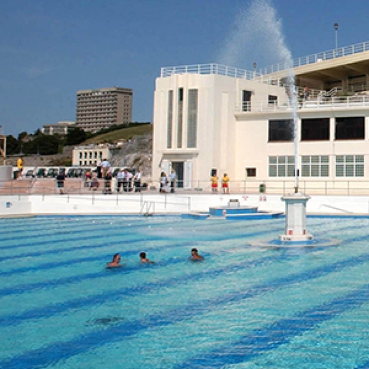 Set in a beautiful location in Plymouth and voted one of the top 10 best outdoor pools in Europe, Tinside Lido is an attraction not to be missed.