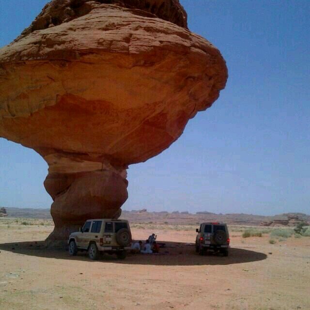 اذا كان للناس خمرا يسكرون به   يانورعيني فخمري في ثناياكي