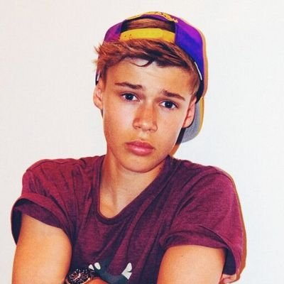 I'm Benzlers, i love Benjamin Lasnier . I'm from Argentina. I'm 15 year old . Benjamin my life ♥♥♥