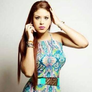 Modelo y bailarina profesional obsecionada por zapatos y perfumes
