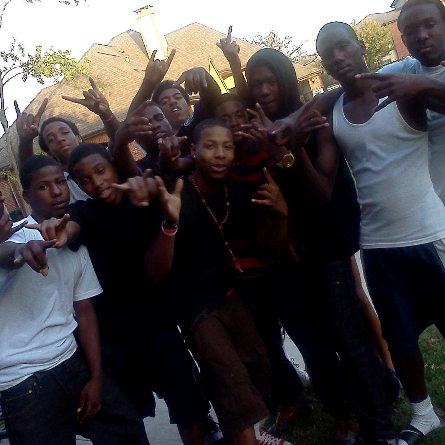 Young nigga holdin dis Hawg Life dine Fuck a OPP get to da gwapp!!!