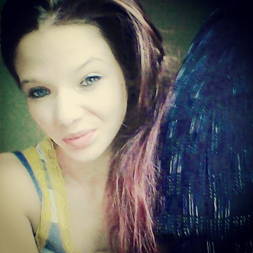 I Could Care Less Bout Yu Hoes .. Yu See Yu Cant Replace Meh .. !  22 Years Young . Proud Mommy Of Four . I Do Dis !