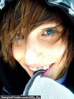 Stefen15Griffin's profile picture. 18 - Former Ravenclaw - Finished at Hogwarts - Shy - Sub - Fear of Heights - Mate of Asher - Father of Logan Marie