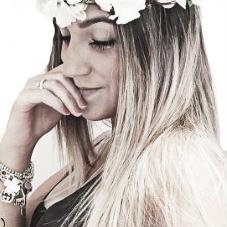 Uma página com frases, textos e fotos. 
Curta e receba o melhor conteúdo no seu feed.