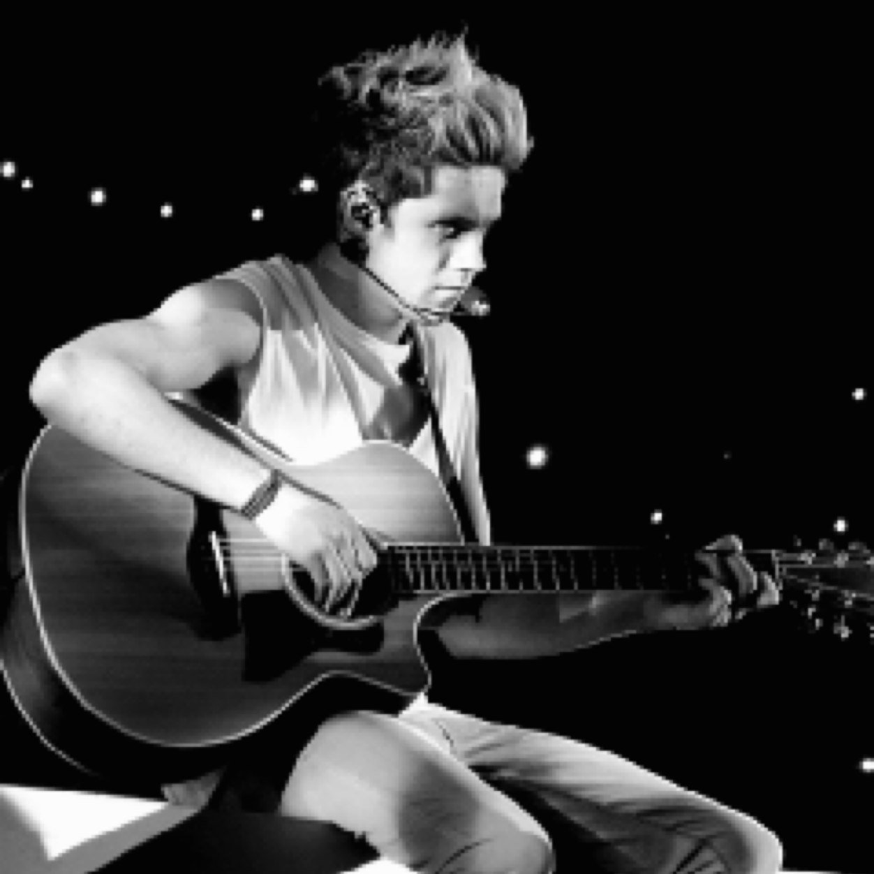 FIREPROOF_HORAN's profile picture. Someone Told Me The Smile On My Face Gets Bigger When I Play The Guitar _ Niall Horan :)