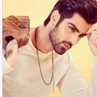 ‏آنا من اللي عزهم يشبه الشمس ، أحرار طيّ و عزوتيّ شمريه