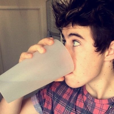 FOLLOW @omfg_nashty and she will dm you to @nashgrier & @jacobwhitesides. Fav my tweet when done following her.