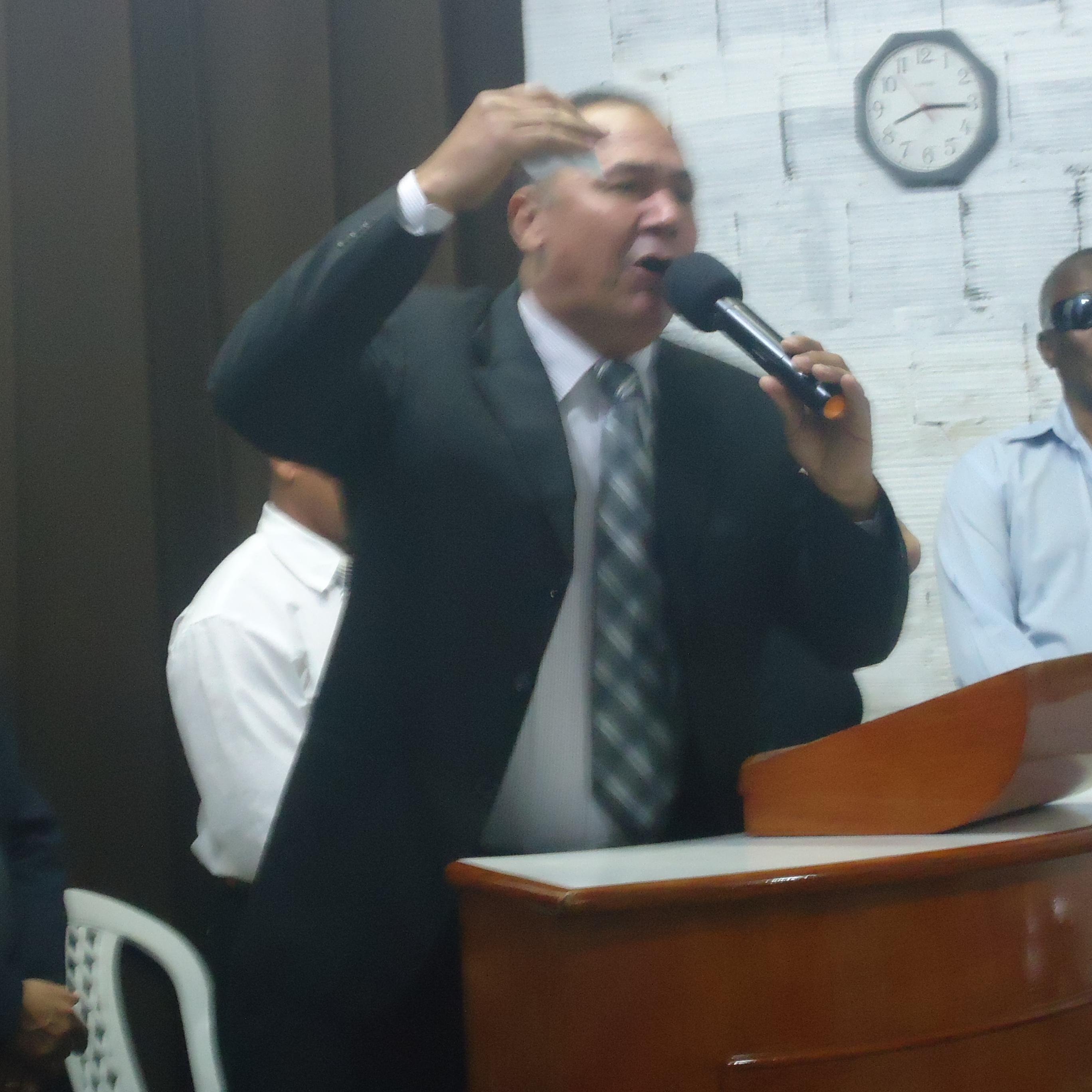 Respondeu Jesus: Eu sou o caminho, a verdade e a vida. Ninguém vem ao Pai, a não ser por mim. 
João 14:6
