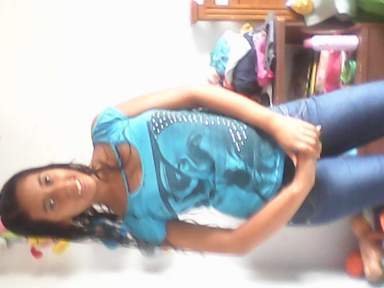 Hola vivo en Pereira Colombia busco amigos y amigas soy muy sociable, amistosa, descomplicada.