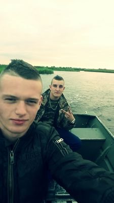 16 jaar jong, 5 dagen in de week school/werk, rest van de week zuipen, verder doe ik niks.