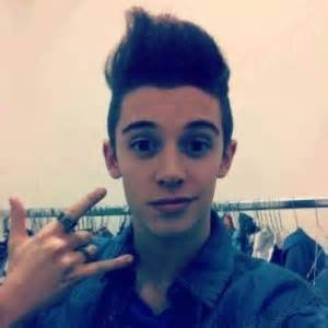 Chico cerio Fanatico a los Videojuegos,me gusta la banda y Joder a mis amigos tambien me gustaria conoser mas amigos edad 17 años