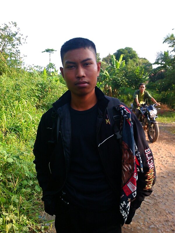 knp gk,,
:_saya pendiem_
:_tinggi 165
:_sederhana ,gk punya harta berlimpah,,
:_suka bercanda _
:_saya bekerja di kebun ,,my pin 5FC98C80