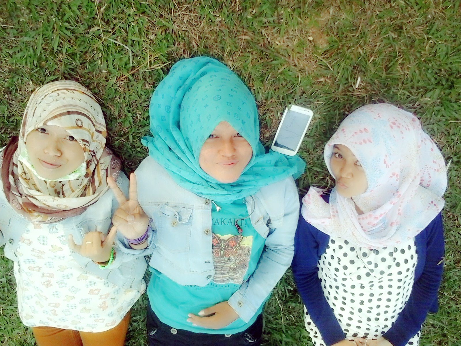 Aku ada {}