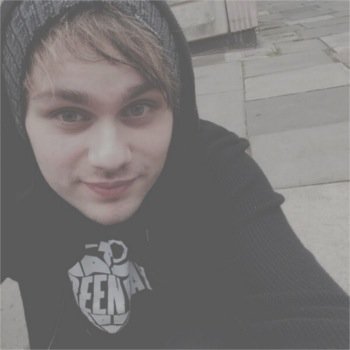 ashtxnclxffxrd's profile picture. Hi! I gave you a free follow so please follow @sorryimadri_ thank you!