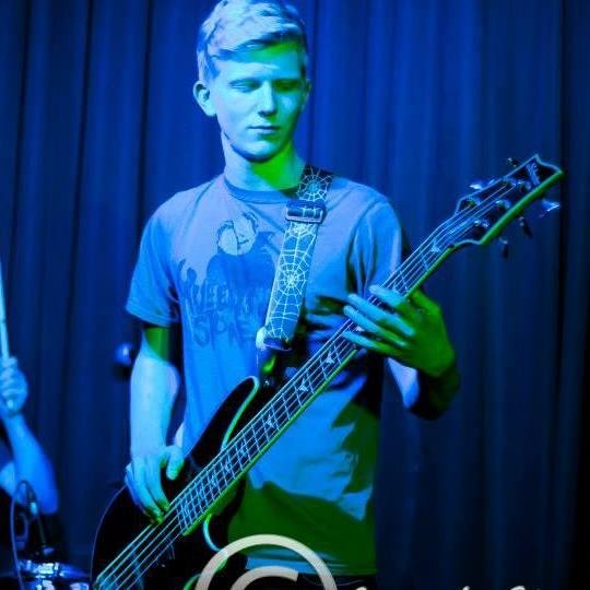 Peter_H_Shakes's profile picture. Check out my band! https://t.co/Ui39b2irl5