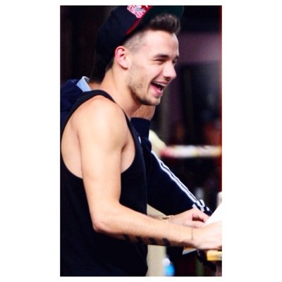 chissà cosa farei anche solo per un vostro abbraccio... @onedirection || La musica salva le persone.||