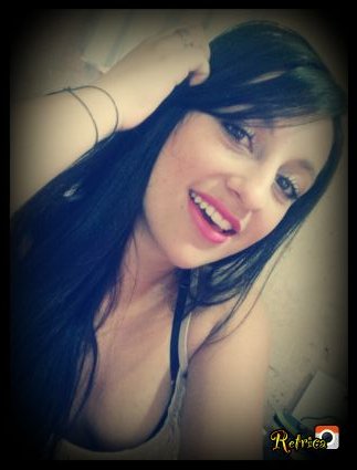 18 anos. Ama o mundo da moda. Estudante. Blogueira. Mãe da Valentina uma princesa.
