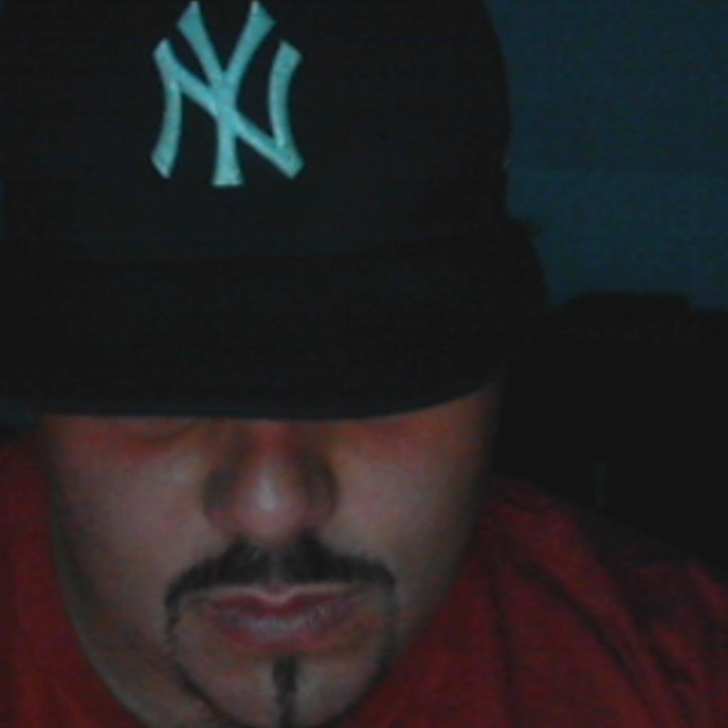 Fantasy Sports LUNATIC... GIANTS/KNICKS/YANKS FANATIC!!...All around decent human being...