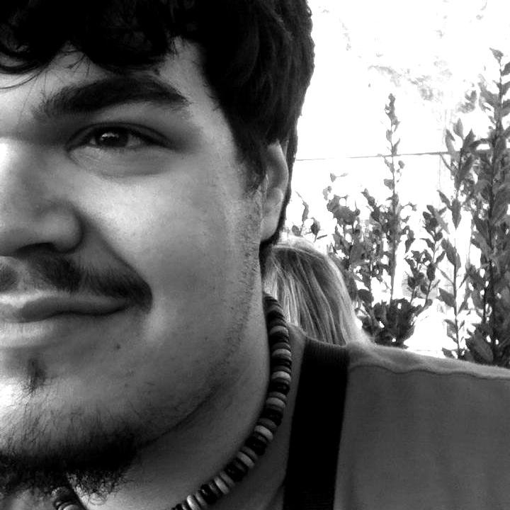 jack_tarkus's profile picture. Giacomo in arte Tarkus, 25, musicista, storico, diviso tra Napoli, Telese e Berlino. 
Caporedattore di https://t.co/AKy2YBjqkc
Admin di @20ennipaperoni