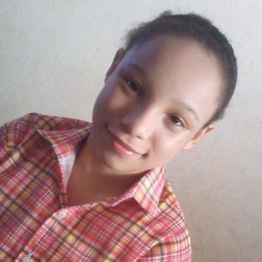 adoro meu amigos(as) amo meu pai adoro cantar sou amiga verdadeira meu sonho é cartar minha cor preferida e laranja faço escola de musica. (oficial)