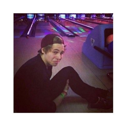 followpbltoo's profile picture. follow @posterboylarry and rt the link in her bio