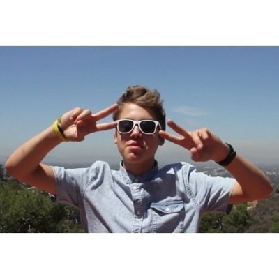 free follow so please follow @ReignMatt tysm! ☺️
