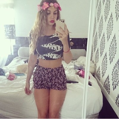 Asyaa07's profile picture. 20 ve İzmirliiii