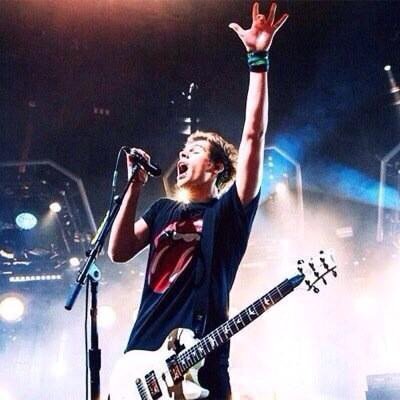 found you from indirects/spam ; luke will too! if u want a dm to him just tweet me on @iZayngel + ifb there if u ask :)