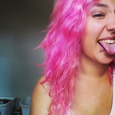 Maddi_Melon's profile picture. Taken by Kevin Bailey!! Virginia Bound(: Class of 2k17 
16