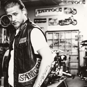charlichunnam's profile picture. hey, guys.