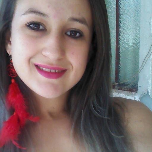Pra você que não gosta de mim, deixo o melhor do meu sorriso, pois sei que nada te castiga mais do que me ver feliz.