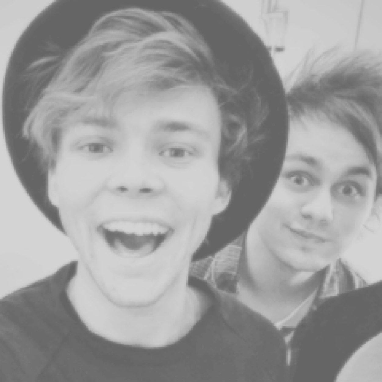 I just gave you a free follow so pls go rt this for me, it means a ton (: