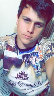 Meu mundo é pequeno, só cabe eu e você ♡♥