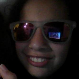La persona que realmente te merece es aquella que teniendo la libertad de hacer lo que quiere te elije a ti en todo momento♥