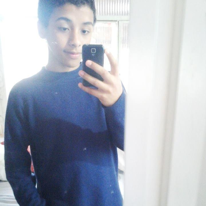 → Euu queroo.
Euu PossO.
Euu coonsiigO ←
●๋• Siimplees αssiim ~
Twittando até o fim! ;p