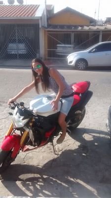 eu sou uma pessoa muito ciumenta e sou muito sincera nao gosto de mentiras 
eu tenho 17 anos moro em varzea e etc. *-*