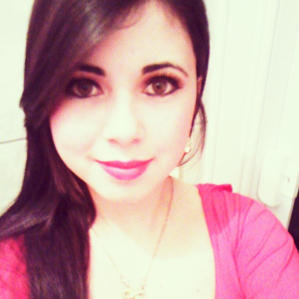 Atriz, famosa e bem sucedida ! Ok, não é meu caso, mais sou gente boa (: